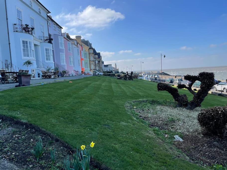 Appartamento Once Upon A Tide Herne Bay Esterno foto