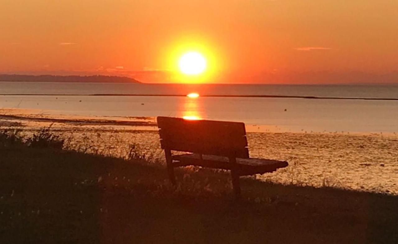 Appartamento Once Upon A Tide Herne Bay Esterno foto
